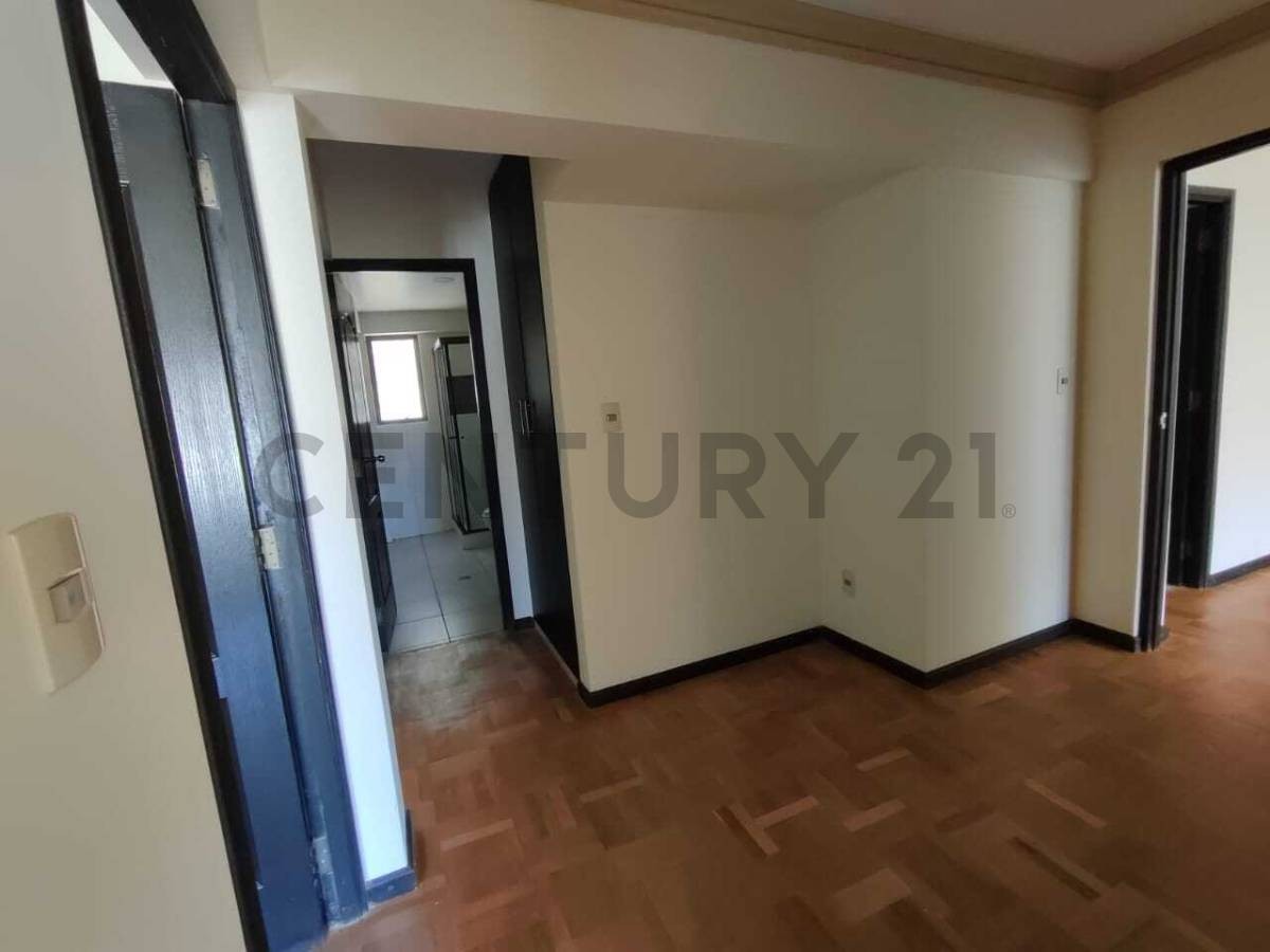 Departamento en Achumani en La Paz 3 dormitorios 4 baños 1 parqueos Foto 9