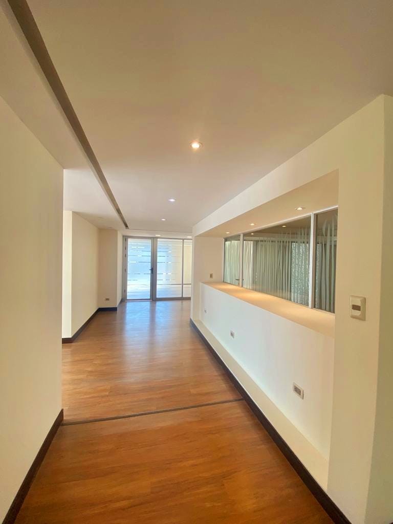 En Alquiler a $us 2,200 Foto 2