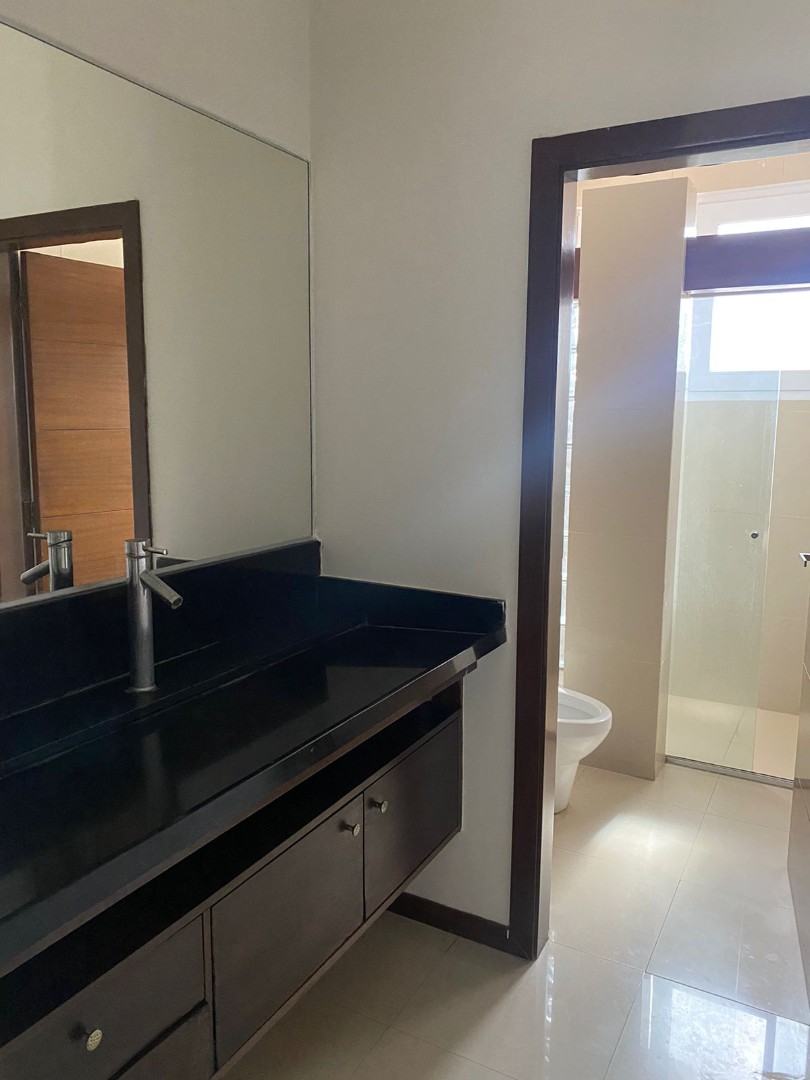 Casa en VentaVilla Toscana (R27 y 5to anillo), zona norte  3 dormitorios 3 baños 2 parqueos Foto 7