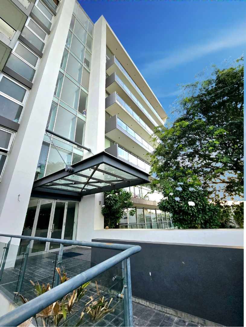 Departamento en AlquilerZona Norte 
6to. Anillo ( Av.Banzer y Beni)
Condominio Torres de  la Sierra 3 dormitorios 4 baños 1 parqueos Foto 35