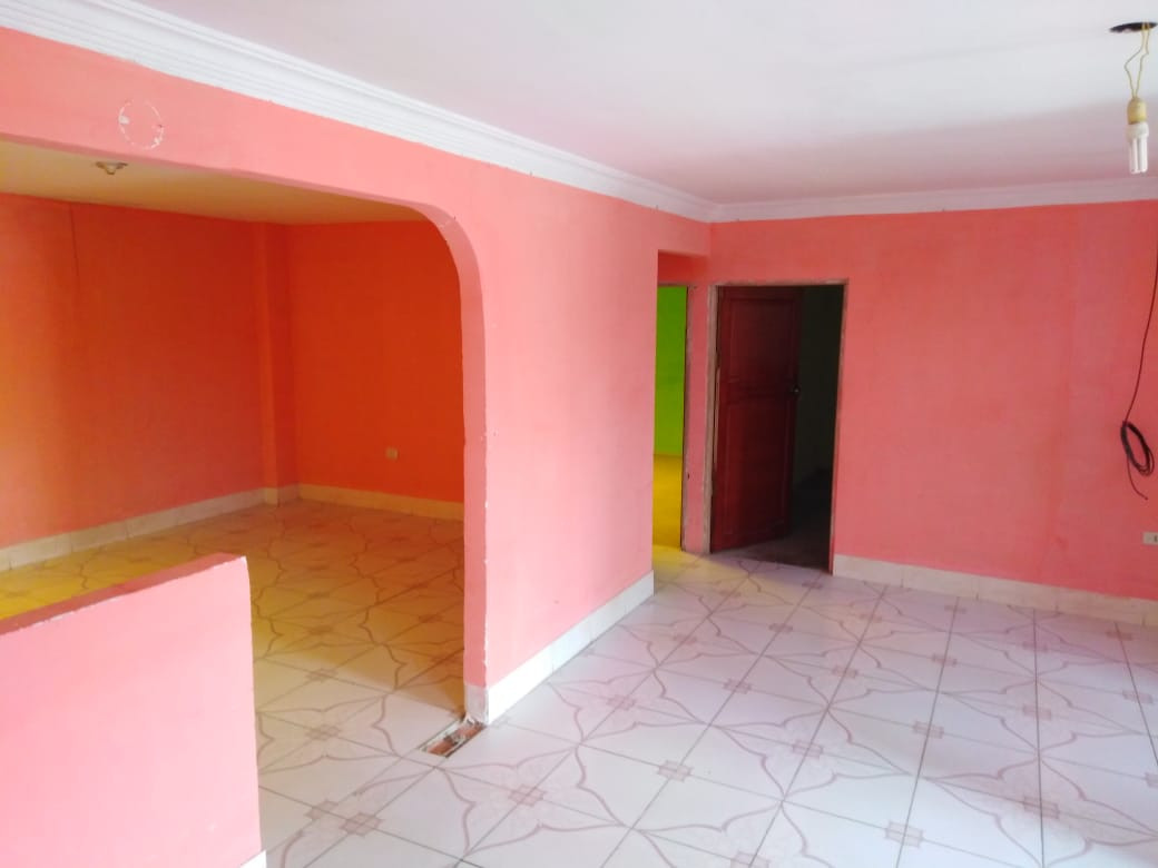 Casa en Vino Tinto en El Alto 5 dormitorios 2 baños 4 parqueos Foto 6