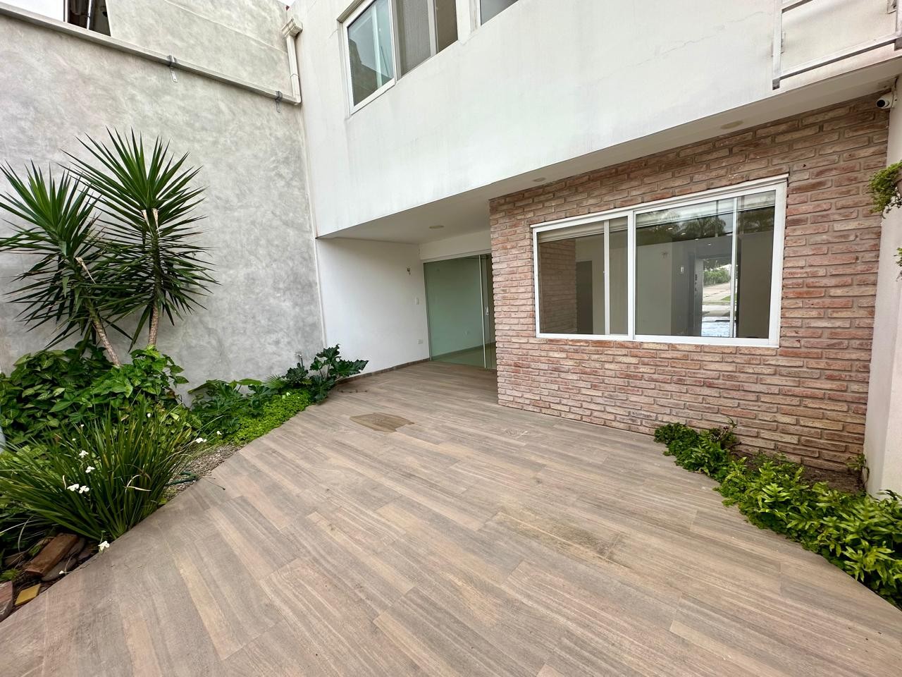 Casa en VentaEn Venta Hermosa Casa de 4 Dormitorios en Condominio en Av. Piraí Zona de Condominios Foto 16