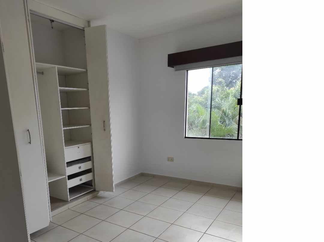 Casa en Entre 2do y 3er anillo Norte en Santa Cruz de la Sierra 3 dormitorios 3 baños 2 parqueos Foto 6