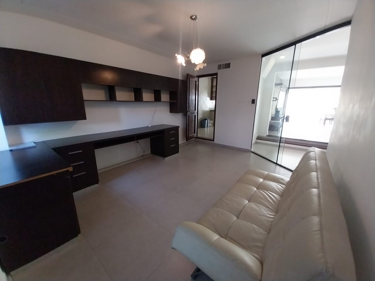 Casa en Alquiler📍 ZONA OESTE, BARRIO URBARÍ 4 dormitorios 4 baños 3 parqueos Foto 18