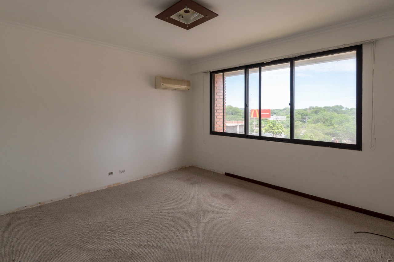 Departamento en VentaCONDOMINIO ARANJUEZ 
En pleno corazón empresarial Av. San Martín esquina calle I Este. 4 dormitorios 3 baños 2 parqueos Foto 10