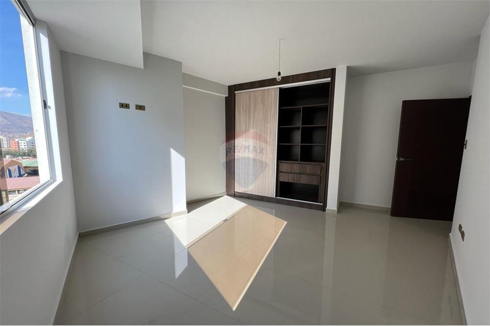 Departamento en VentaAv. Salamanca - Edificio Torre Manhattan 3 dormitorios 2 baños 1 parqueos Foto 7