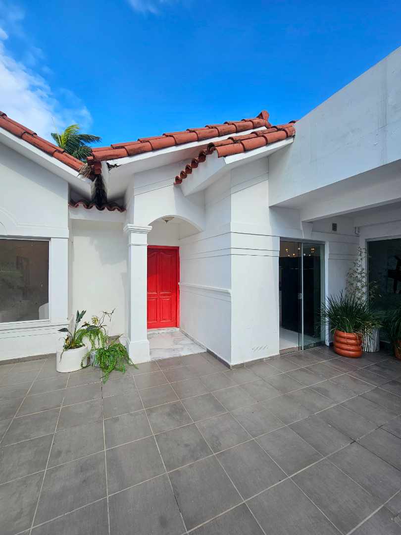 Casa en VentaZona Oeste
3er y 4to Anillo Av. PIRAÍ 
(Barrio Las Palmas) 4 dormitorios 4 baños 2 parqueos Foto 22