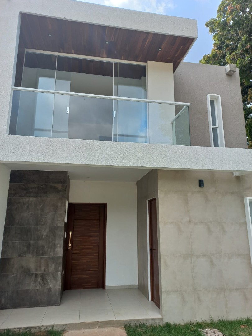 Casa en Entre 8vo y 9no anillo Norte en Santa Cruz de la Sierra 3 dormitorios 7 baños 2 parqueos Foto 12