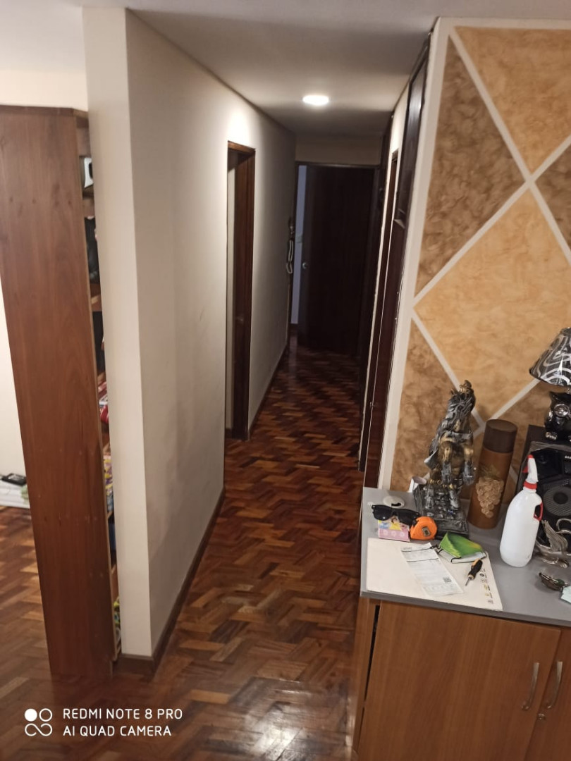 Departamento en VentaCalle Altamirano entre calles 3 y 4 zona Irpavi Foto 9