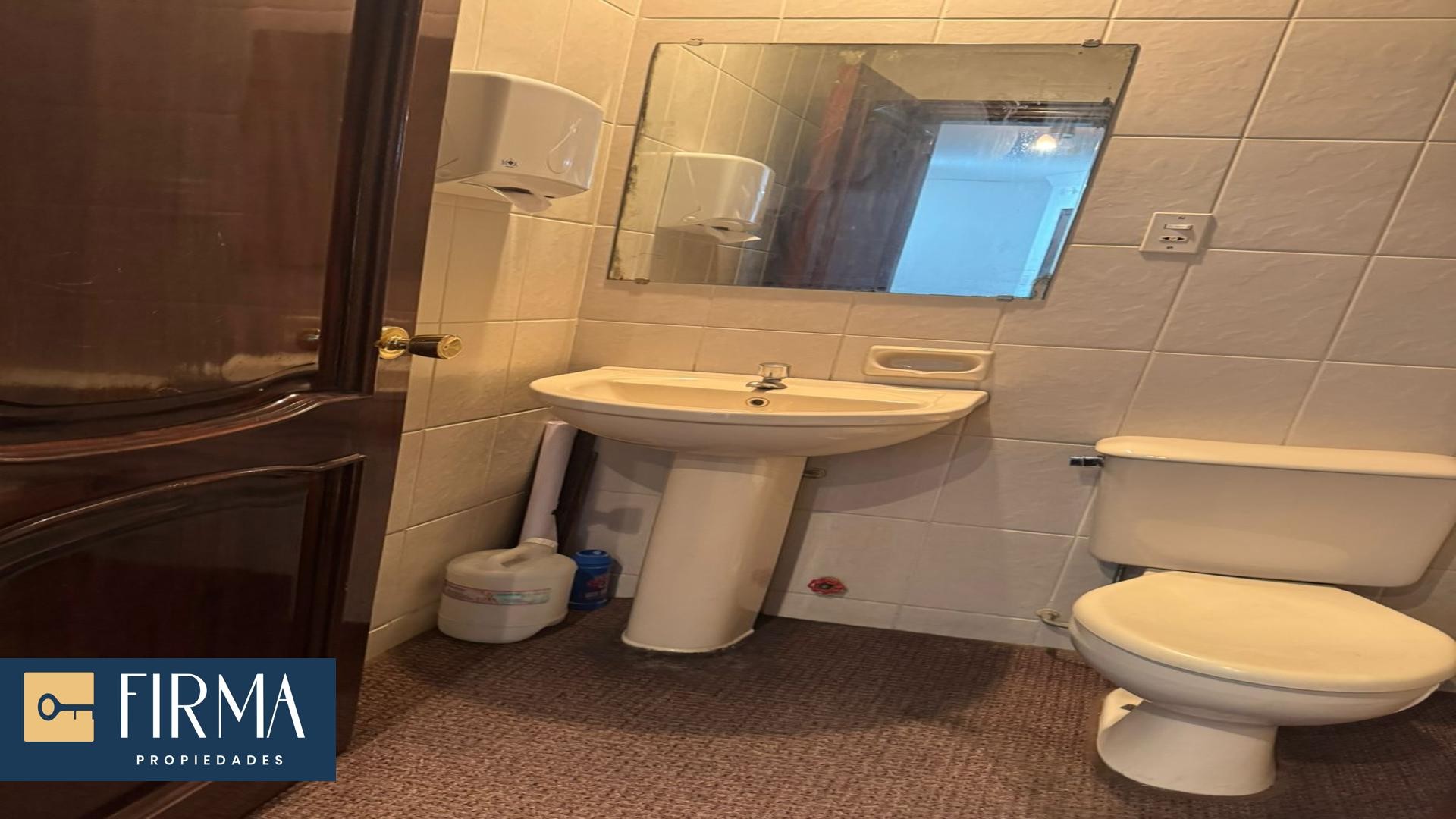 Departamento en San Jorge en La Paz 3 dormitorios 3 baños 1 parqueos Foto 4