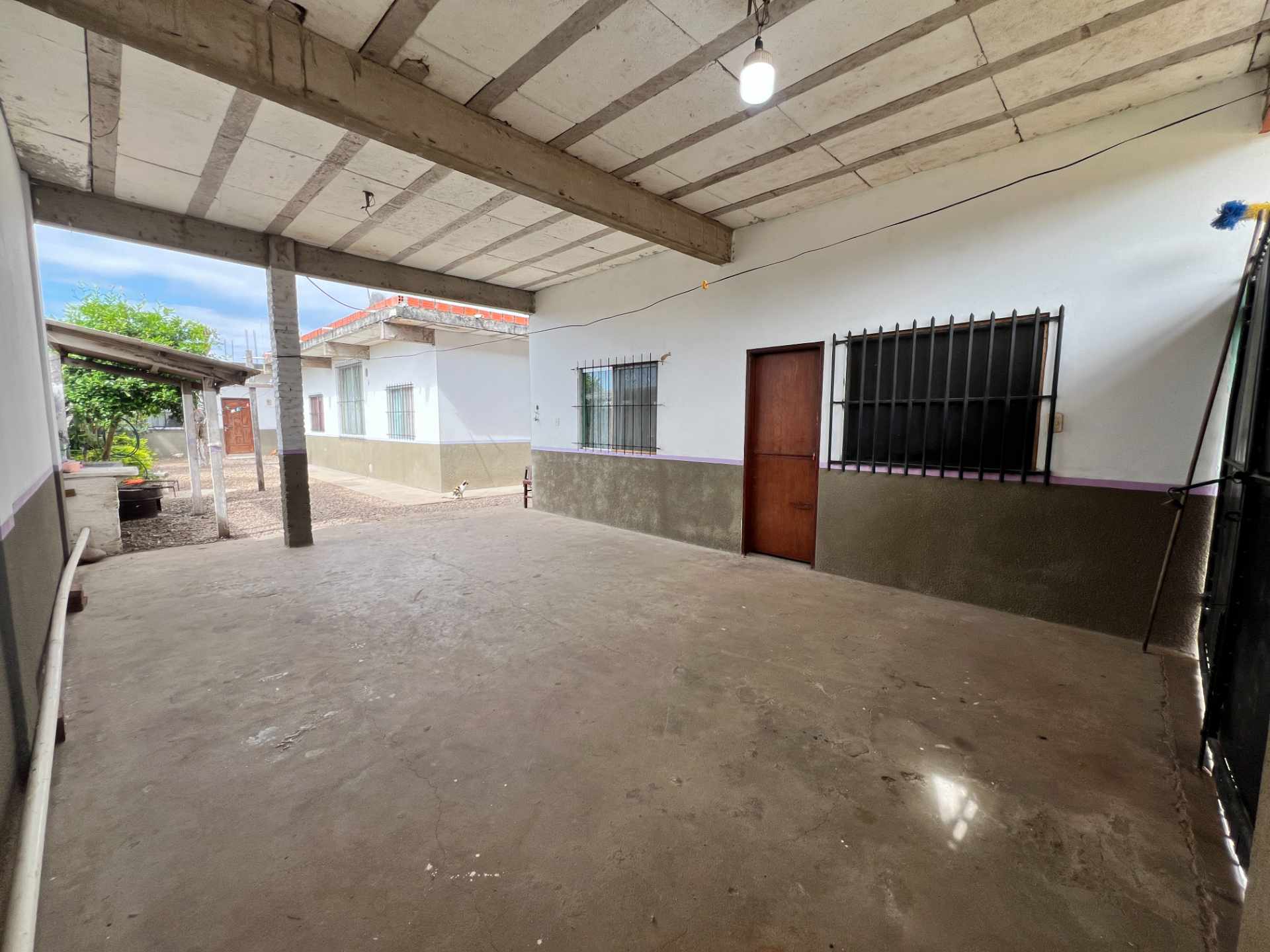 Casa en Entre 7mo y 8vo anillo Norte en Santa Cruz de la Sierra 8 dormitorios 3 baños 2 parqueos Foto 3
