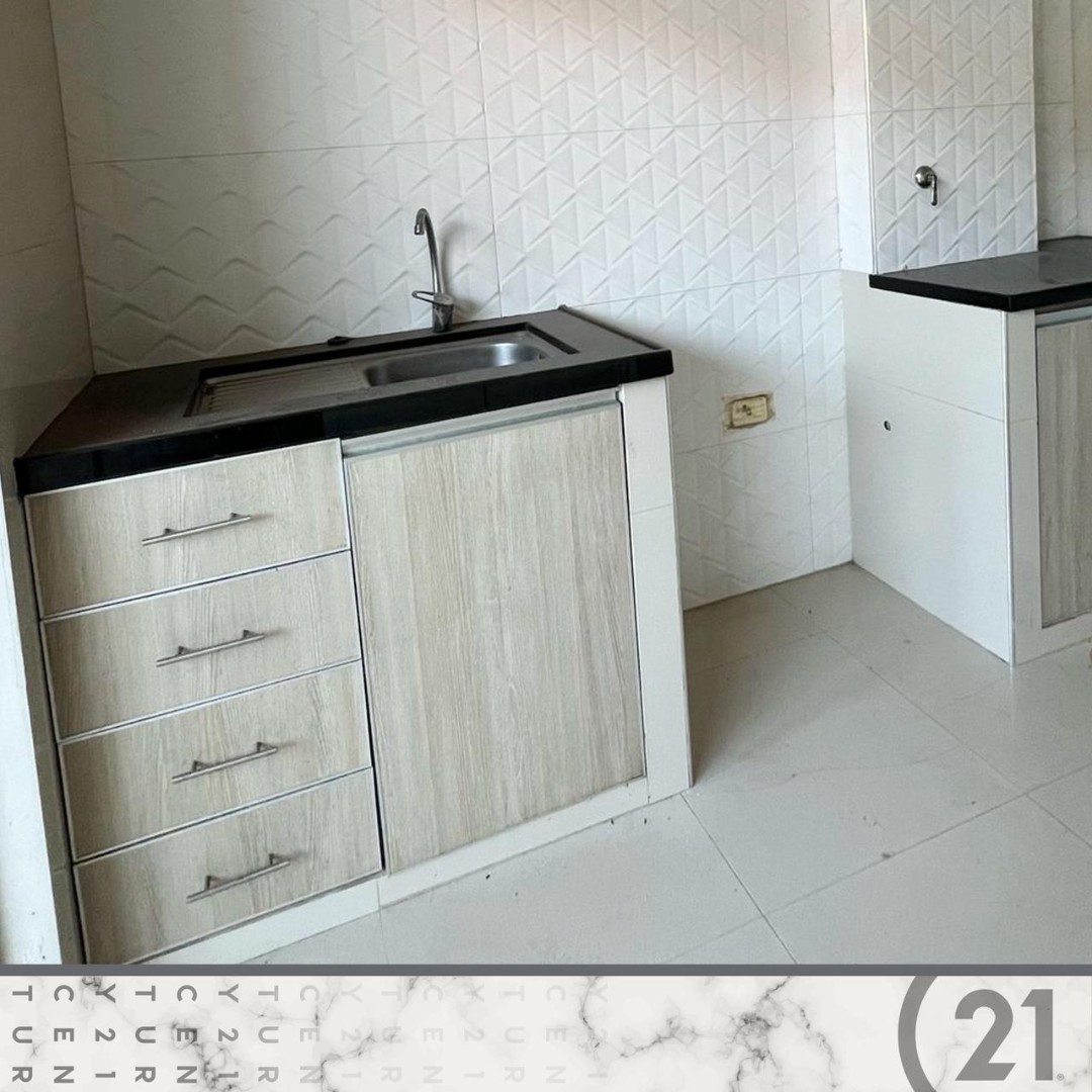 Casa en Entre 6to y 7mo anillo Sur en Santa Cruz de la Sierra 5 dormitorios 4 baños 2 parqueos Foto 4