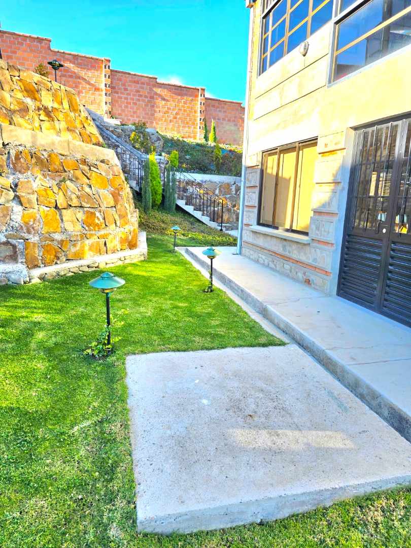 Casa en Achumani en La Paz 2 dormitorios 4 baños 2 parqueos Foto 5