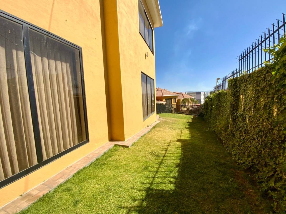 Casa en VentaLOMAS DE ACHUMANI 3 dormitorios 4 baños 2 parqueos Foto 3