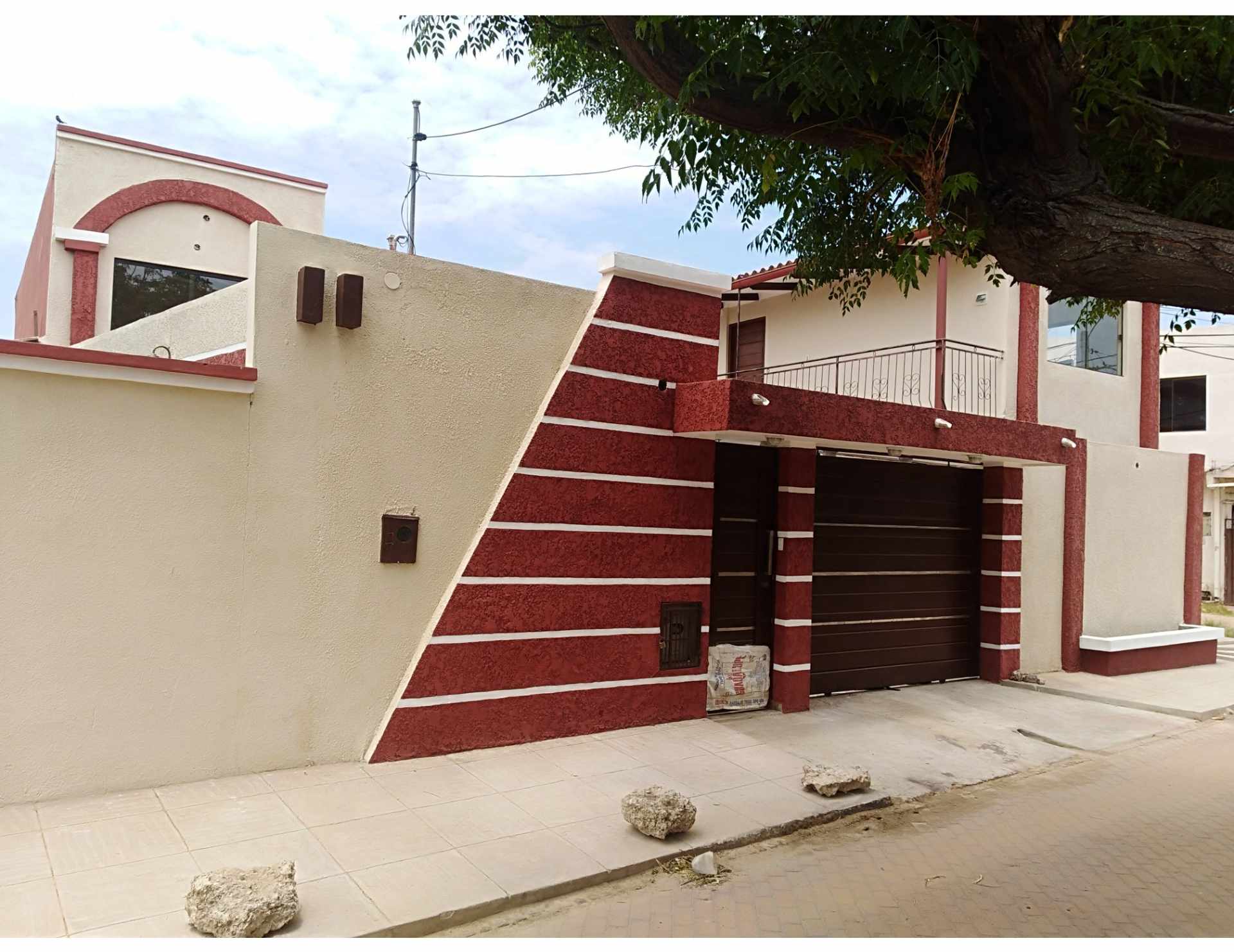 Casa en VentaEntre 2do y 3er anillo, entre Avenida San Pablo y Virgen de Cotoca, Calle Curumbá. 15 dormitorios 5 baños 1 parqueos Foto 2