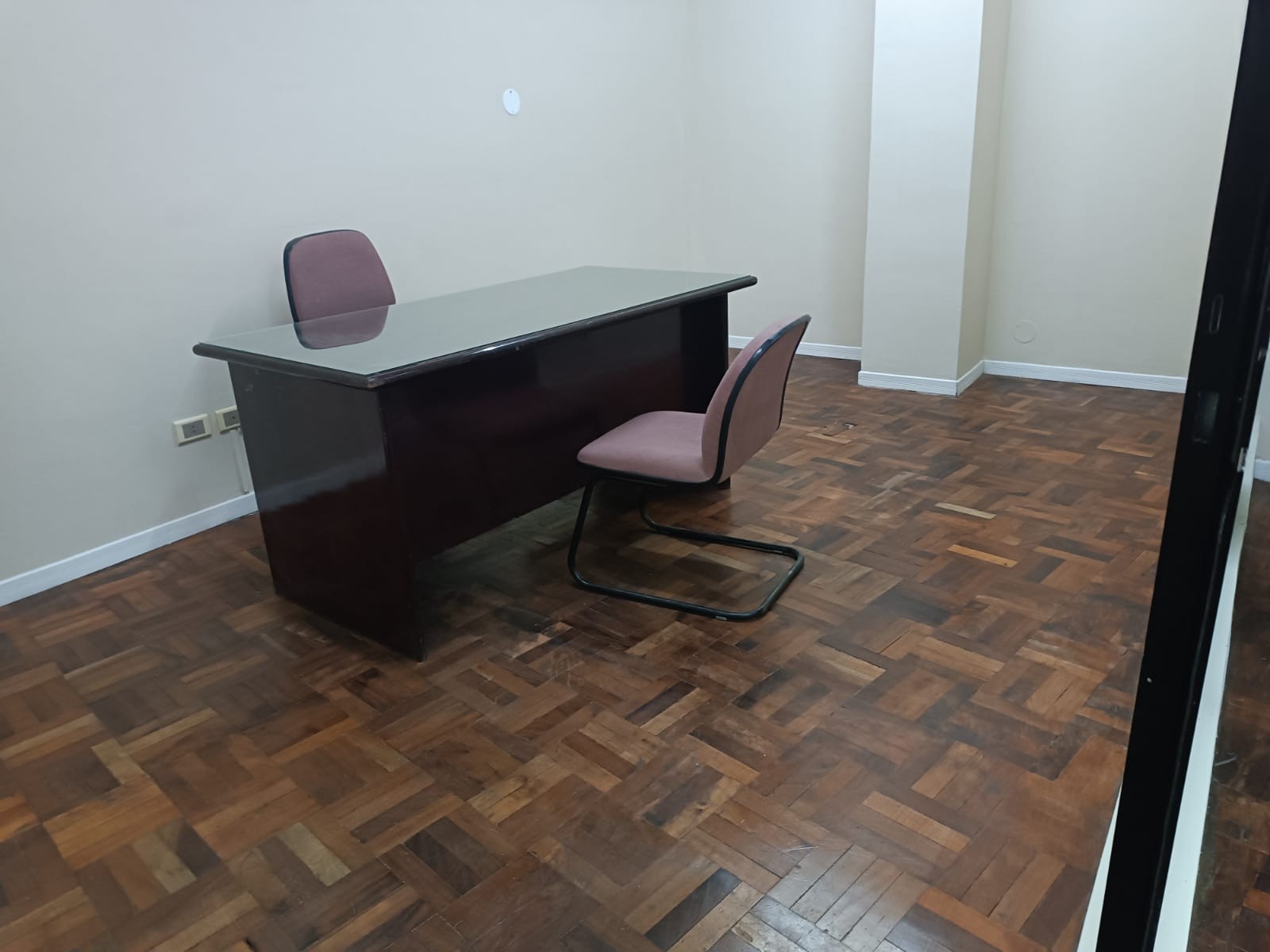 Oficina en AlquilerALQUILO HERMOSA OFICINA PLAZA AVAROA Foto 3