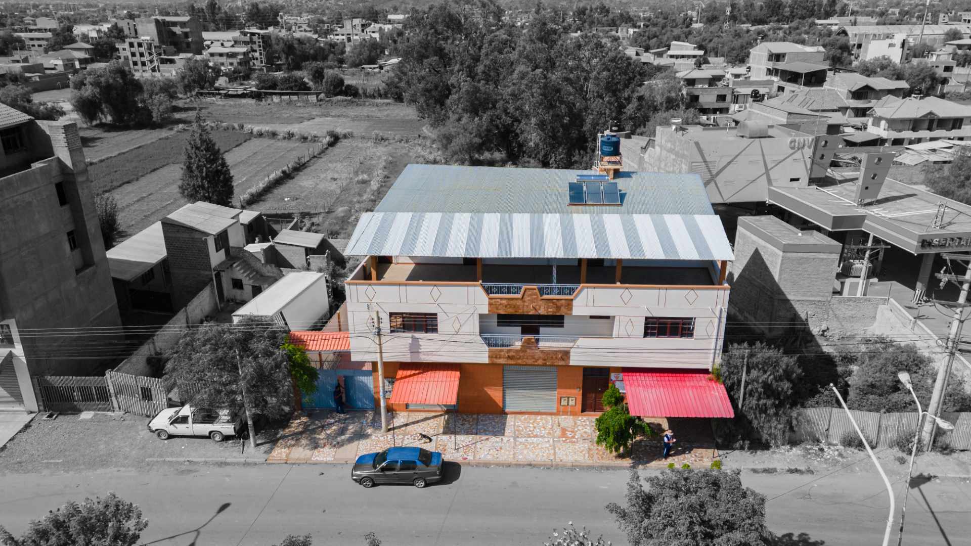 Casa en Colcapirhua en Cochabamba 7 dormitorios 5 baños 3 parqueos Foto 1