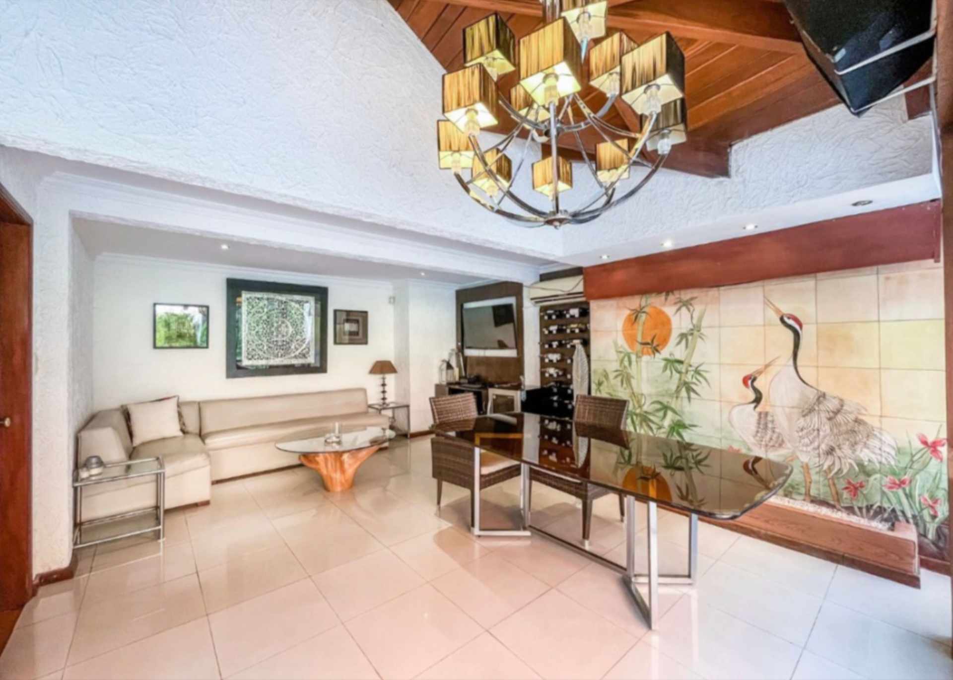 Casa en Entre 2do y 3er anillo Norte en Santa Cruz de la Sierra 4 dormitorios 6 baños 3 parqueos Foto 4