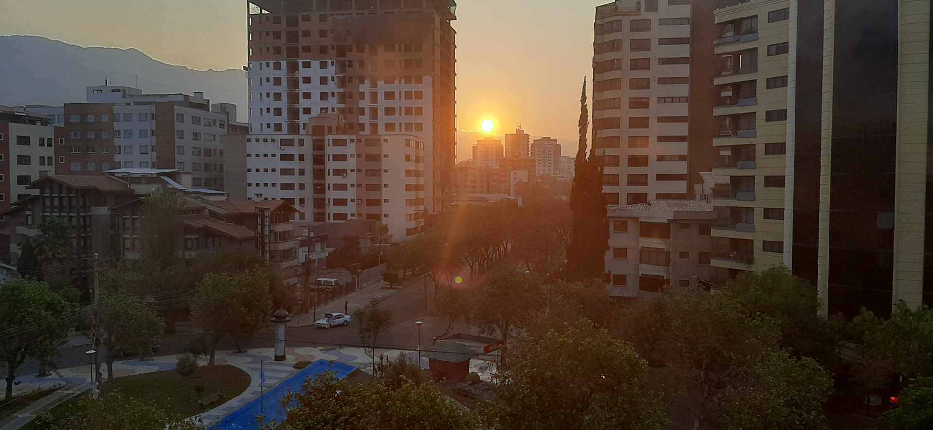 Departamento en VentaAv. America esq. Av. Santa cruz. Edificio Mirage 3 dormitorios 3 baños 1 parqueos Foto 1