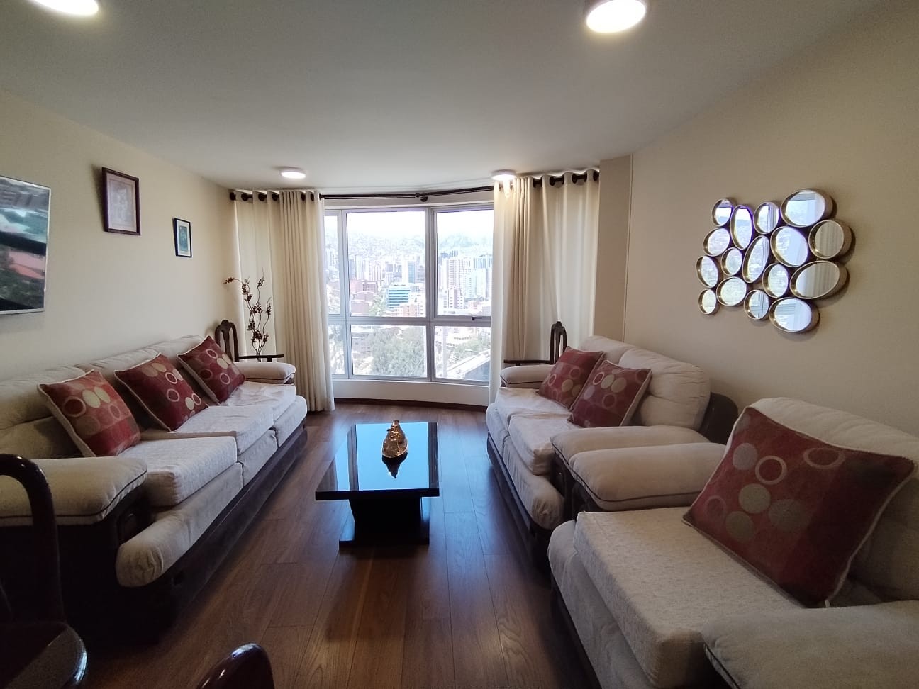 Departamento en Sopocachi en La Paz 3 dormitorios 4 baños 1 parqueos Foto 1