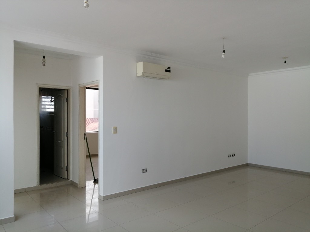 Departamento en AlquilerAV. ALEMANA C/ LAS BARRERAS entre 3er y 4º anillo Foto 3