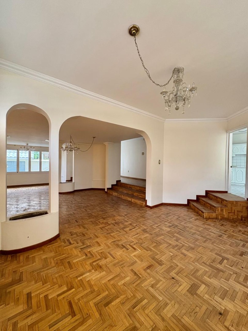 Casa Amplia Casa en Venta, 5 Dormitorios
San Miguel Foto 4