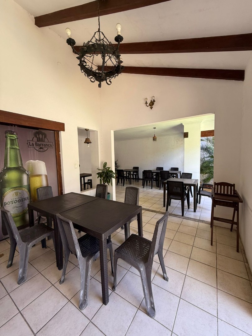 Casa en Entre 2do y 3er anillo Sur en Santa Cruz de la Sierra 4 dormitorios 5 baños 4 parqueos Foto 5