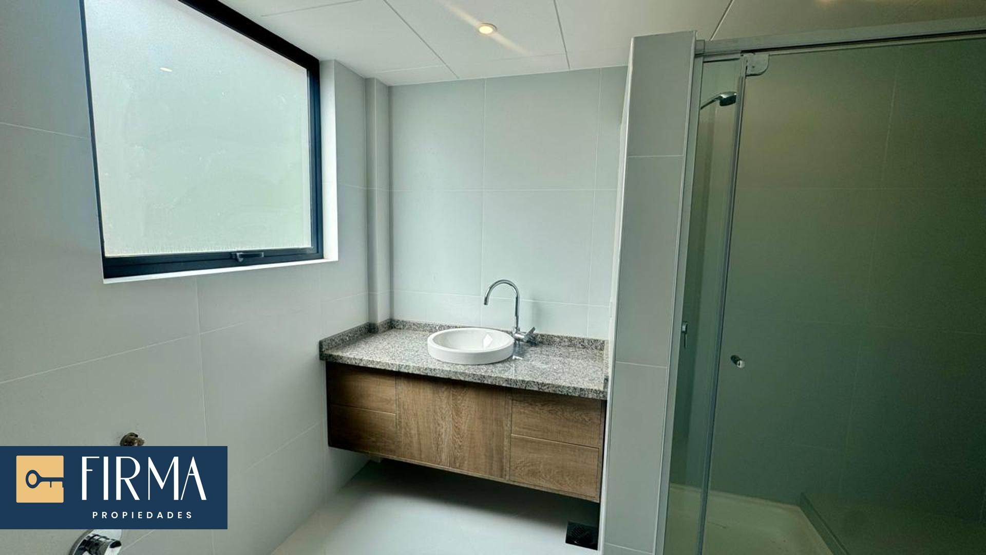 Casa en Achumani en La Paz 4 dormitorios 6 baños 2 parqueos Foto 3