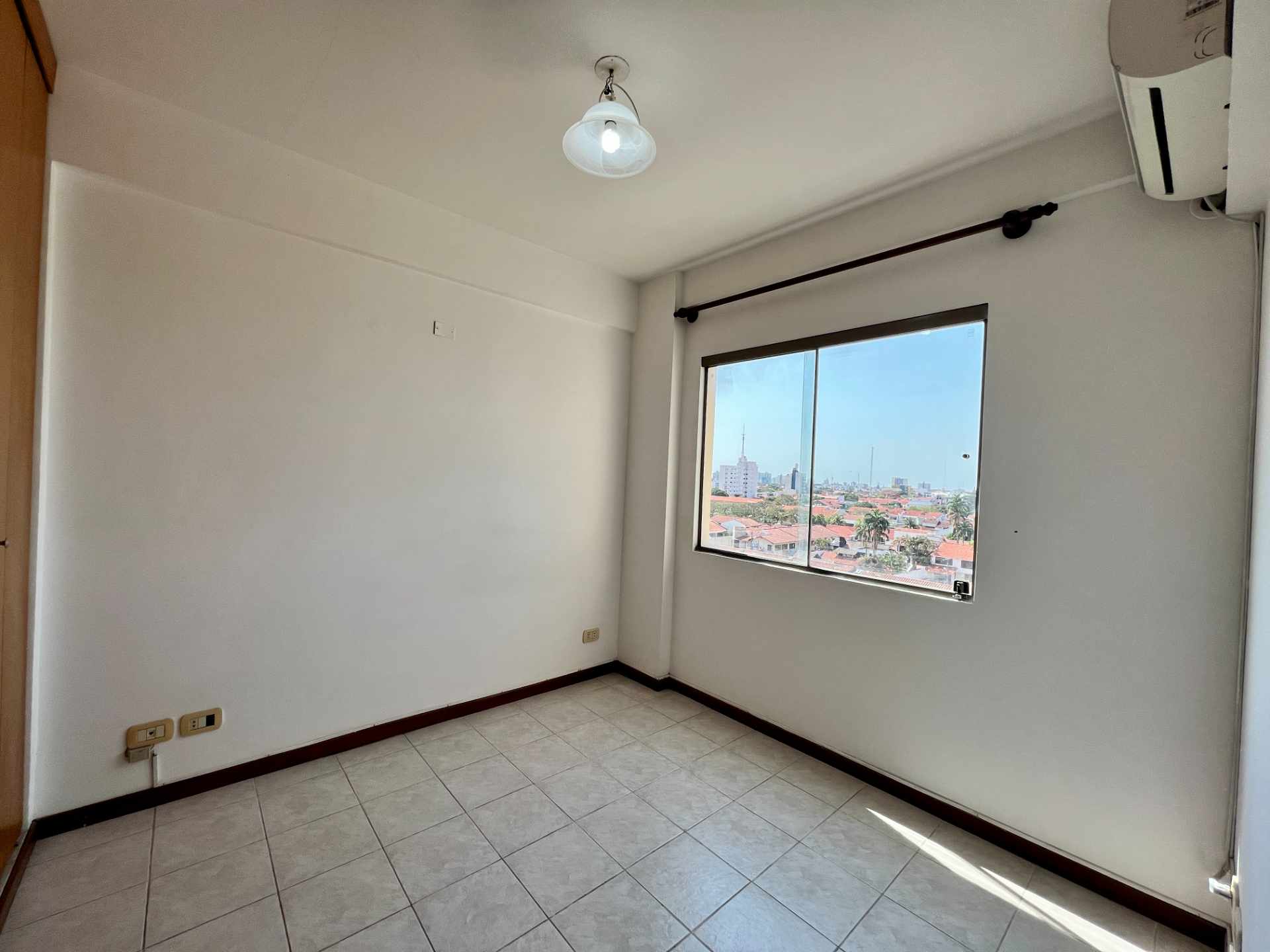 Departamento en VentaZONA AV ALEMANA ENTRE 2 Y 3 ANILLO Foto 10