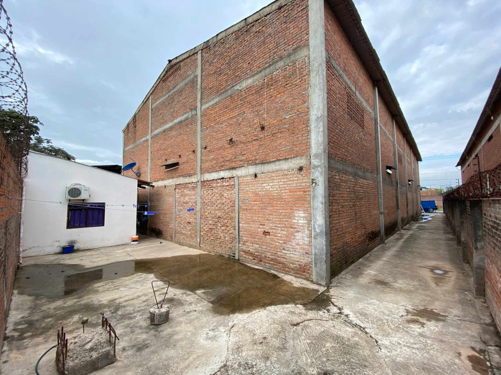 Galpón en VentaParque Industrial entre 6to y 7mo anillo atrás de Coca Cola.  Foto 2