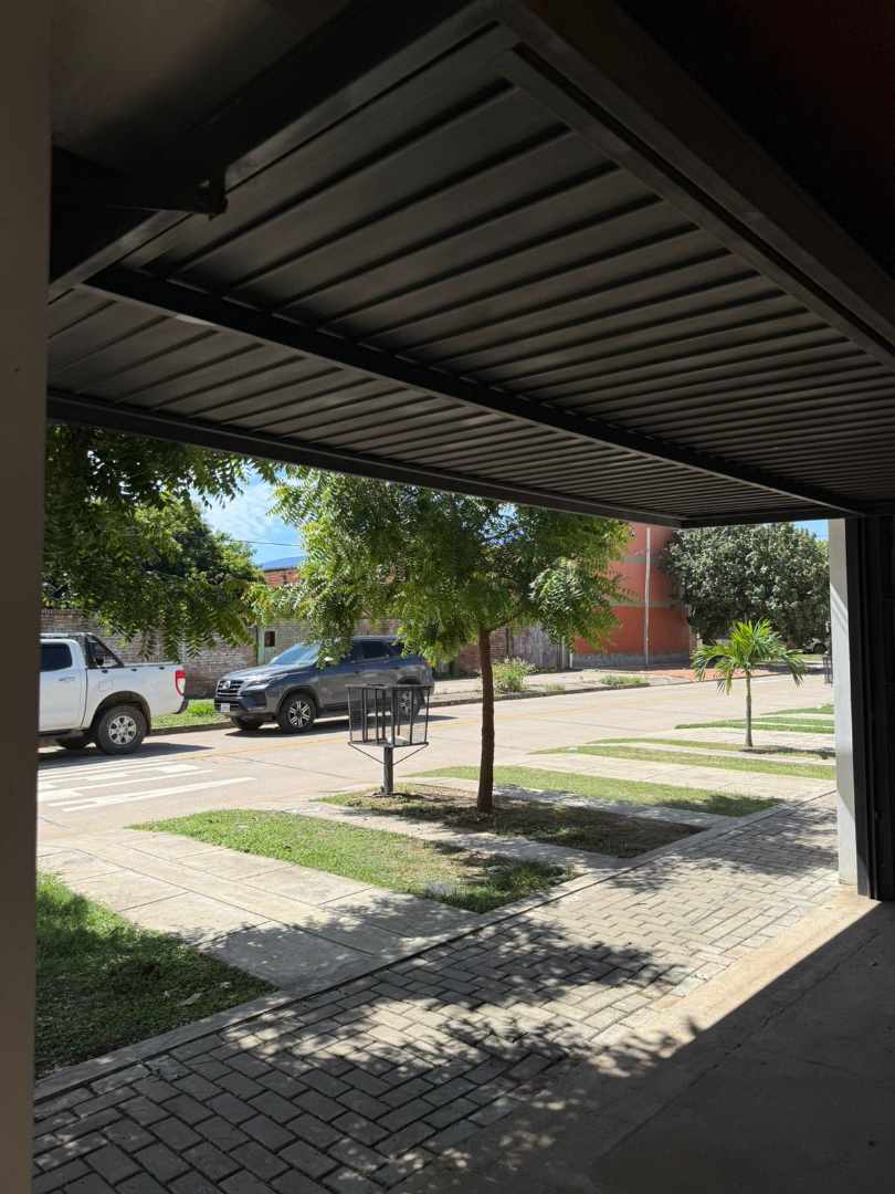 Casa en VentaZona Norte , avenida Alemana entre 7 y 8 vo anillo 4 dormitorios 4 baños 2 parqueos Foto 8