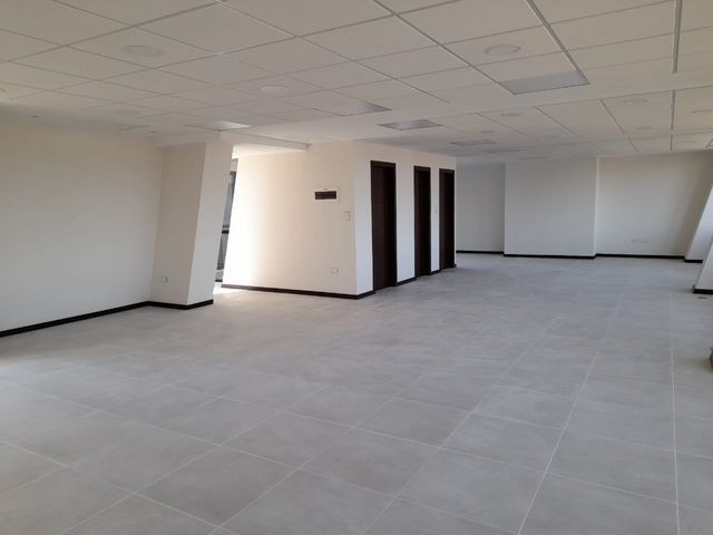 En Alquiler a $us 1,200 Foto 5