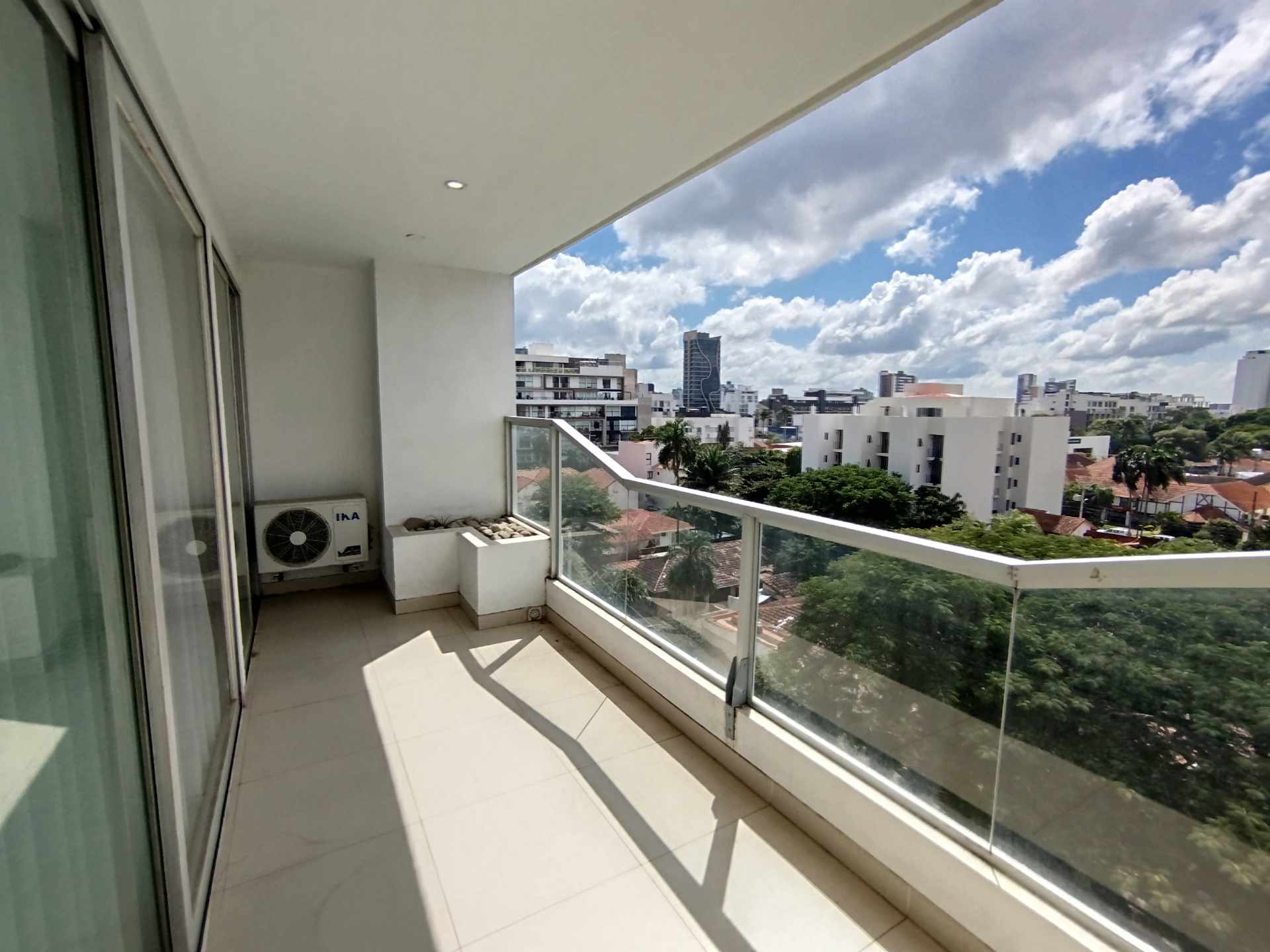 Departamento en Alquiler[CONDOMINIO FINOT| EQUIPETROL] ALQUILER AMPLIO DEPARTAMENTO 2 SUITES SIN MUEBLES CON BALCON PET FFRIENDLY Foto 9