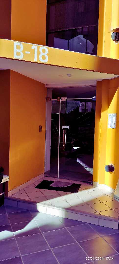 Departamento en Los Pinos en La Paz 3 dormitorios 4 baños 1 parqueos Foto 9