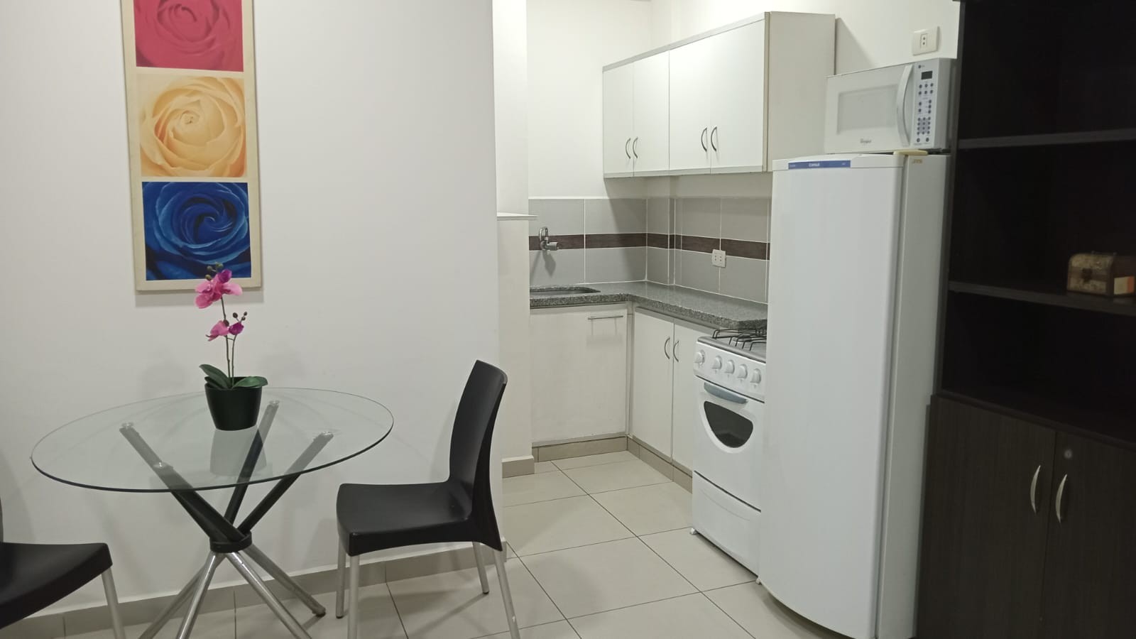 Departamento en Alquiler✨  Equipetrol , incluye expensas y agua 2 dormitorios 1 baños 1 parqueos Foto 3