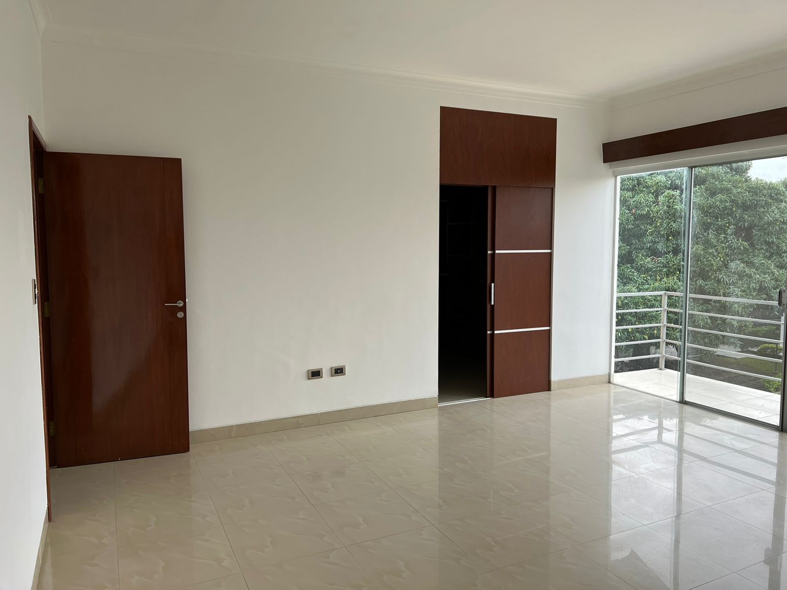 En Alquiler a $us 1,800 Foto 10