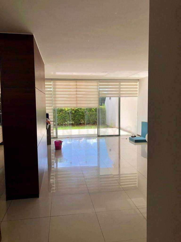 En Alquiler a $us 1,200 Foto 5