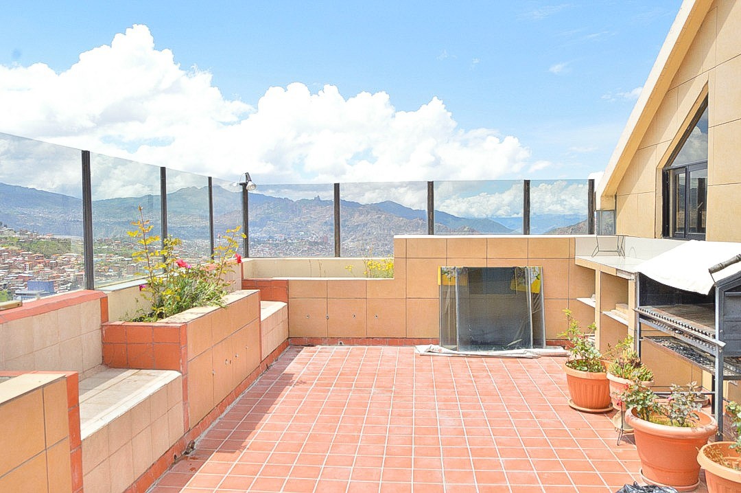 Departamento en San Jorge en La Paz 2 dormitorios 3 baños 1 parqueos Foto 12