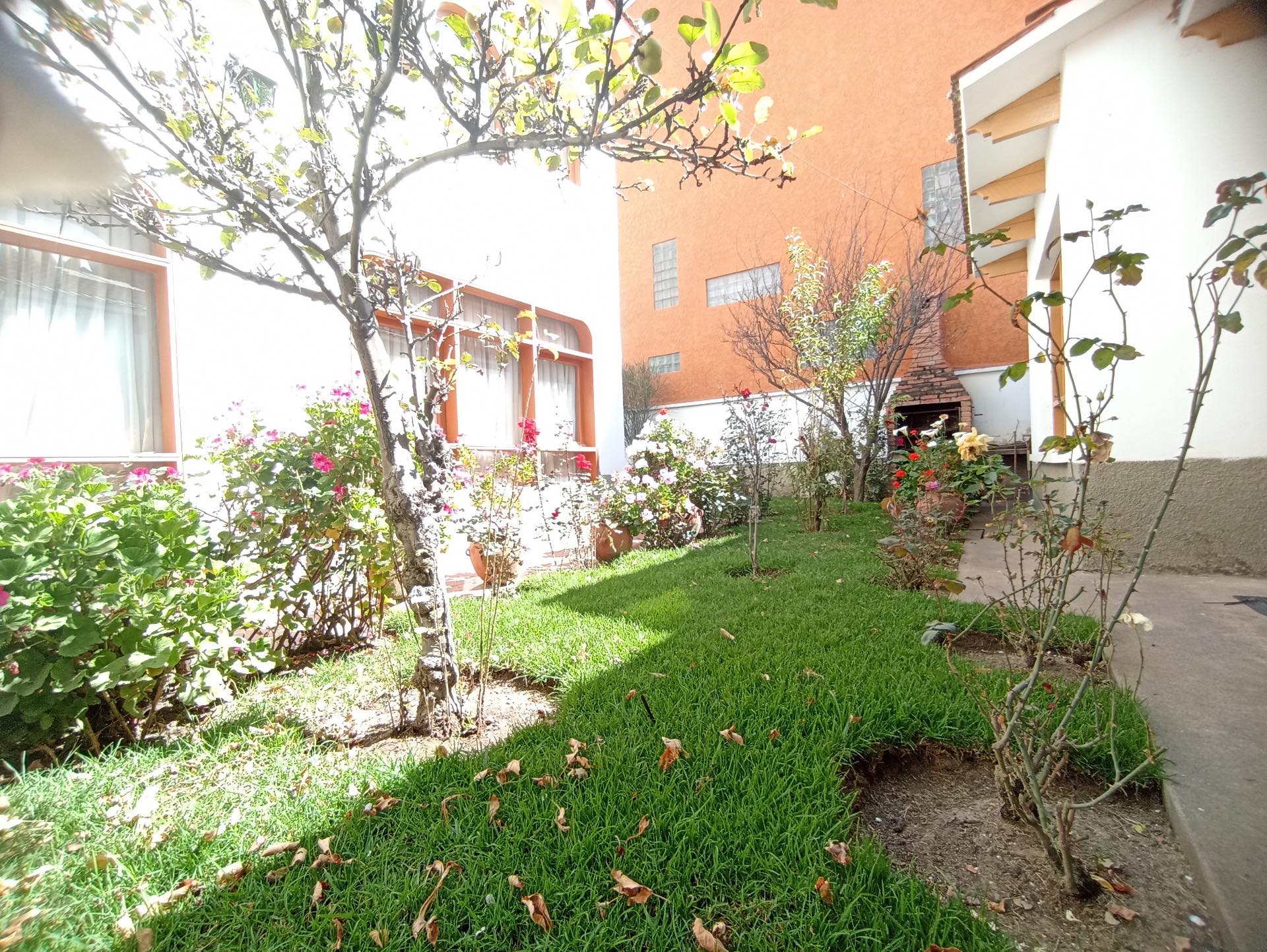 Departamento en VentaCASA EN VENTA / IRPAVI 7 dormitorios 5 baños 5 parqueos Foto 6