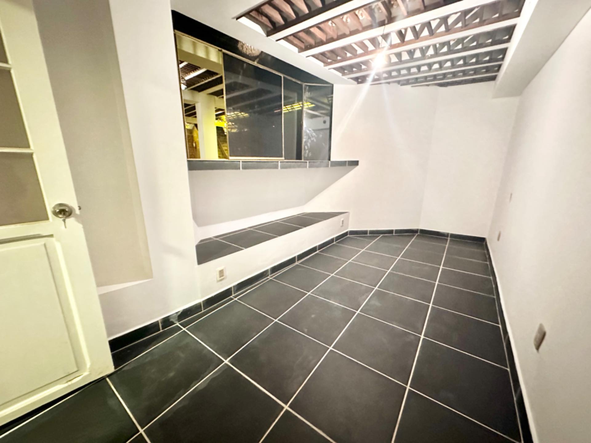 Local comercial en Achumani en La Paz  2 baños  Foto 5