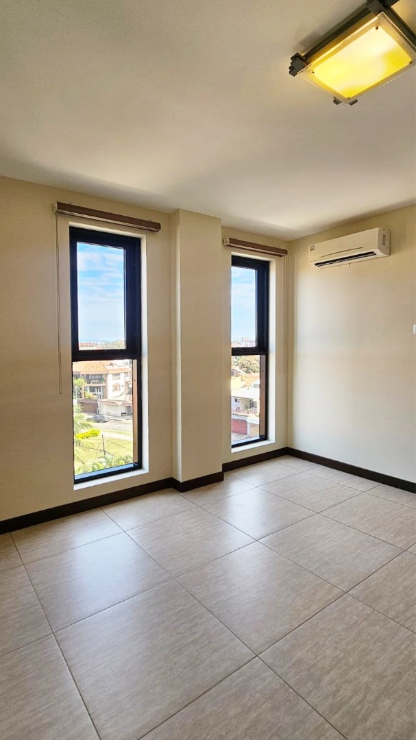 Departamento en Barrio Urbari en Santa Cruz de la Sierra 3 dormitorios 2 baños 1 parqueos Foto 10