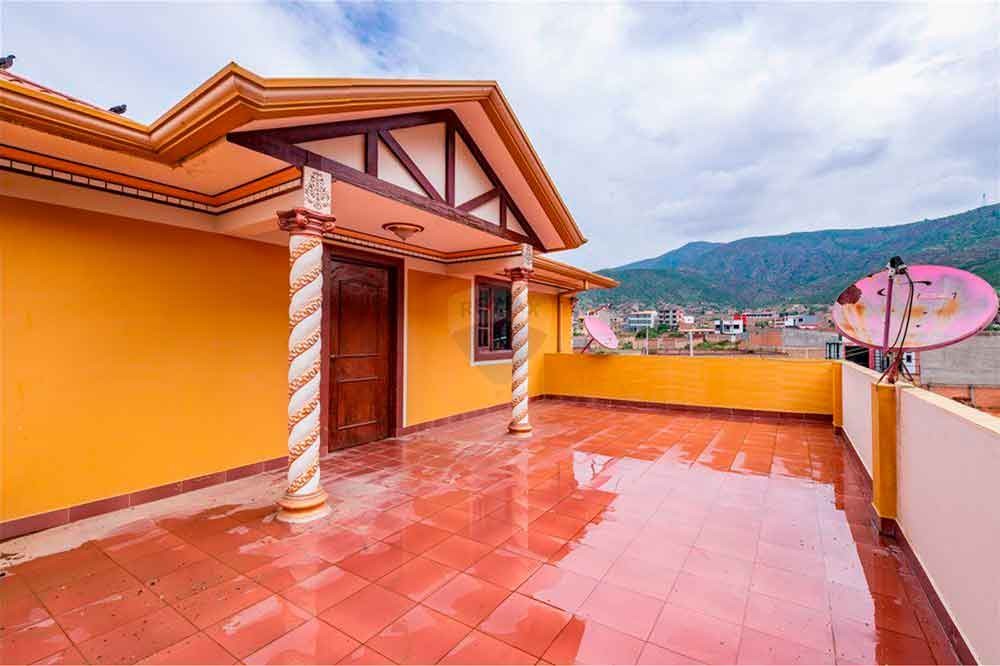 Casa en Sacaba en Cochabamba 12 dormitorios 5 baños 3 parqueos Foto 12