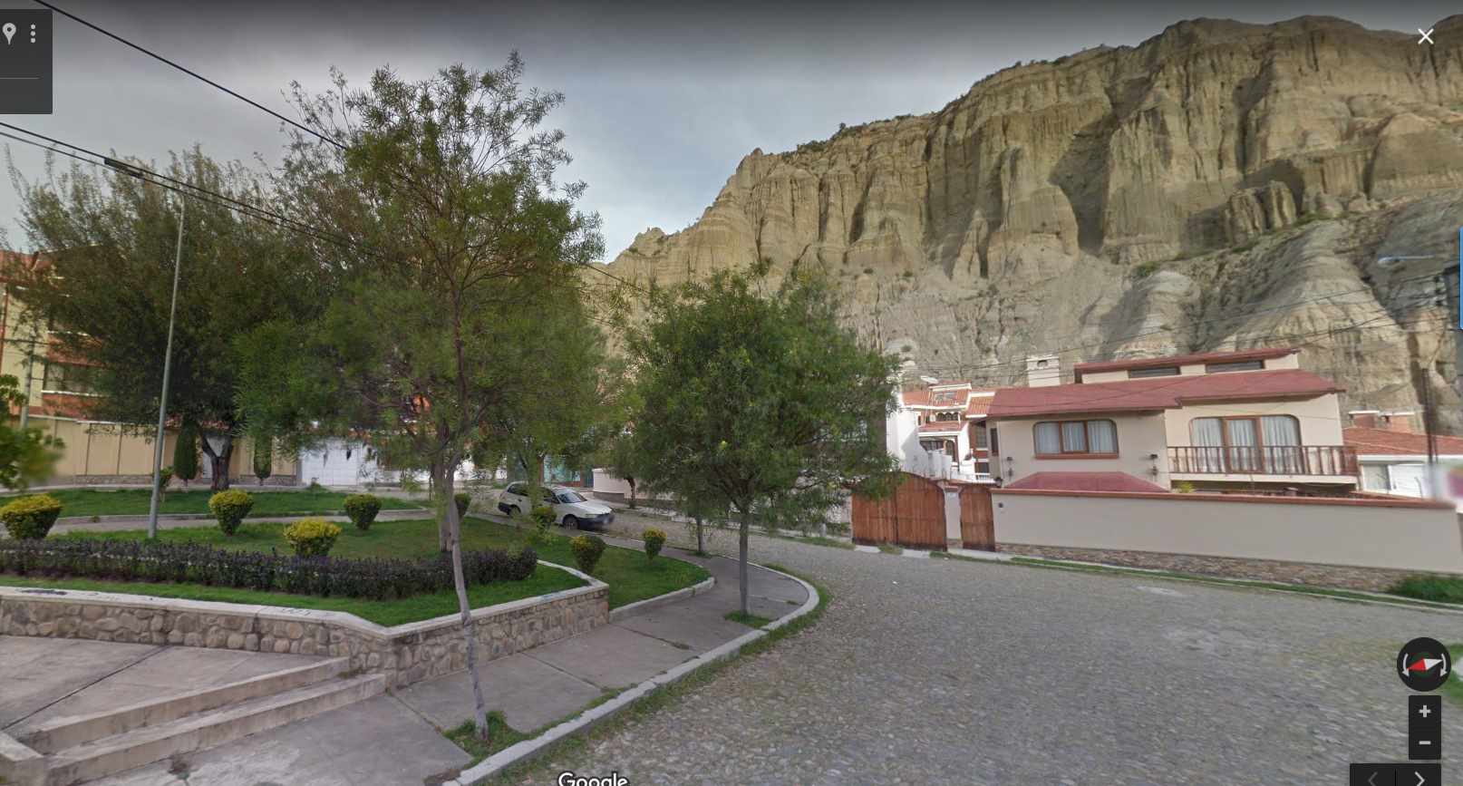 Casa en Achumani en La Paz 4 dormitorios 3 baños 3 parqueos Foto 1