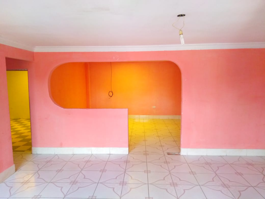 Casa en Vino Tinto en El Alto 5 dormitorios 2 baños 4 parqueos Foto 9