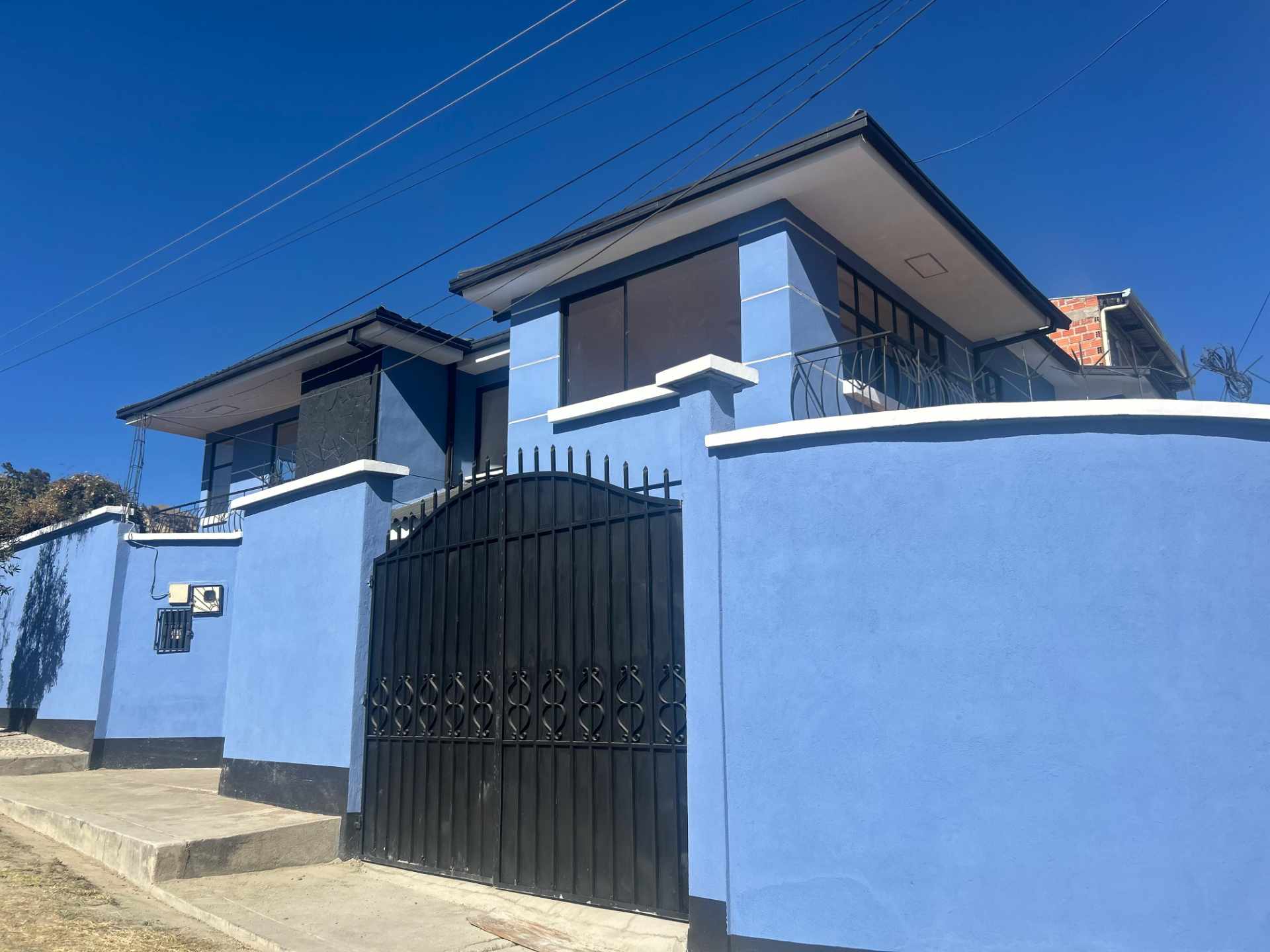Casa en Achumani en La Paz 4 dormitorios 4 baños 2 parqueos Foto 1