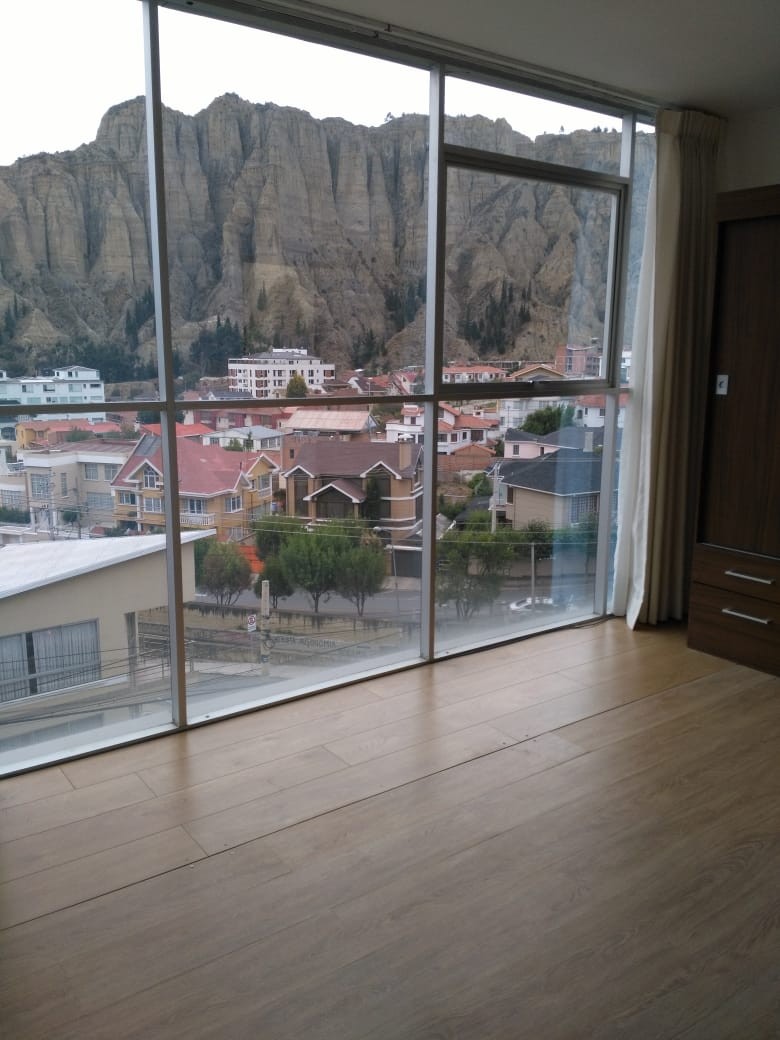 Departamento en Achumani en La Paz 3 dormitorios 2 baños 1 parqueos Foto 2