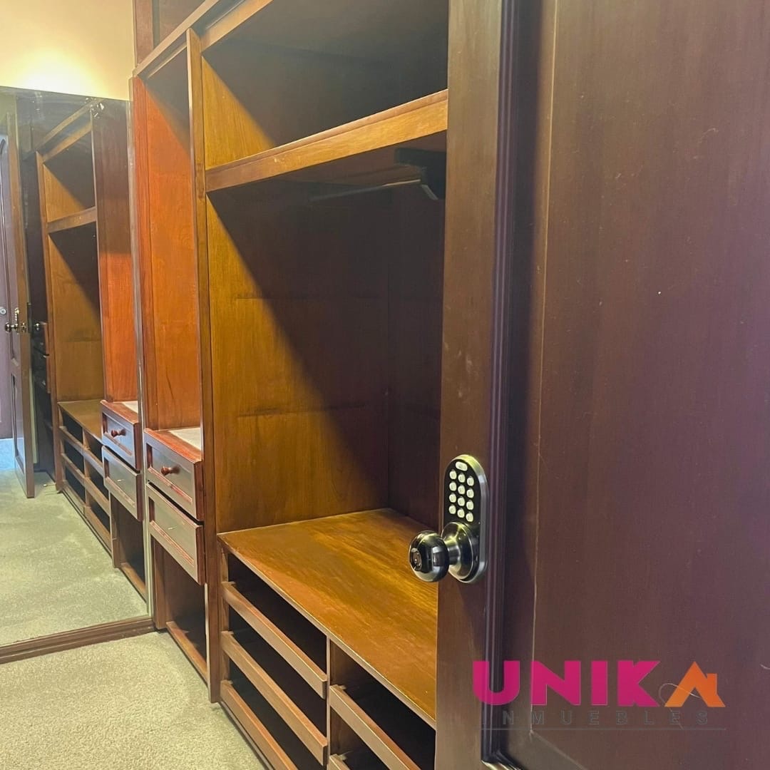 Departamento en AlquilerHermoso Penthouse Duplex Semi Amueblado, con lindas vista , Calacoto  3 dormitorios 4 baños 2 parqueos Foto 35