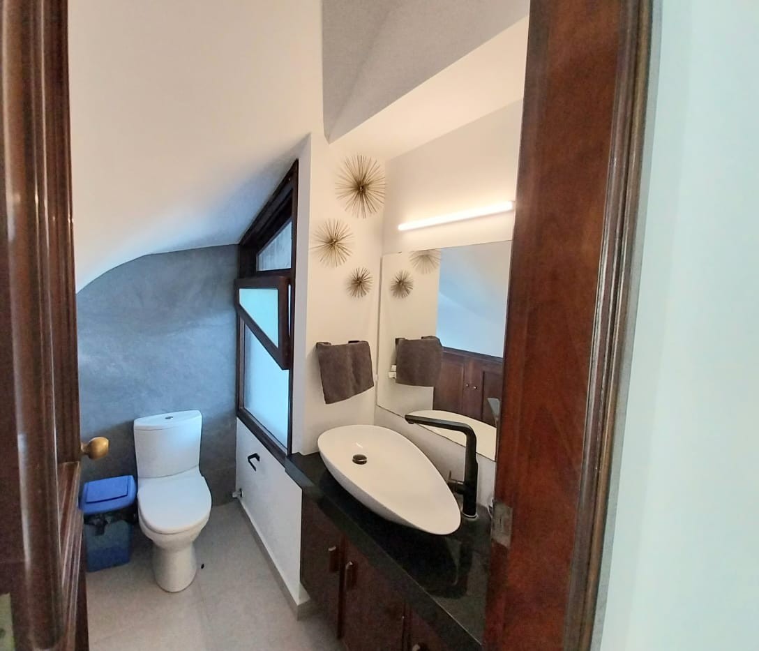 Casa en Alquiler📍 ZONA OESTE, BARRIO URBARÍ 4 dormitorios 4 baños 3 parqueos Foto 11
