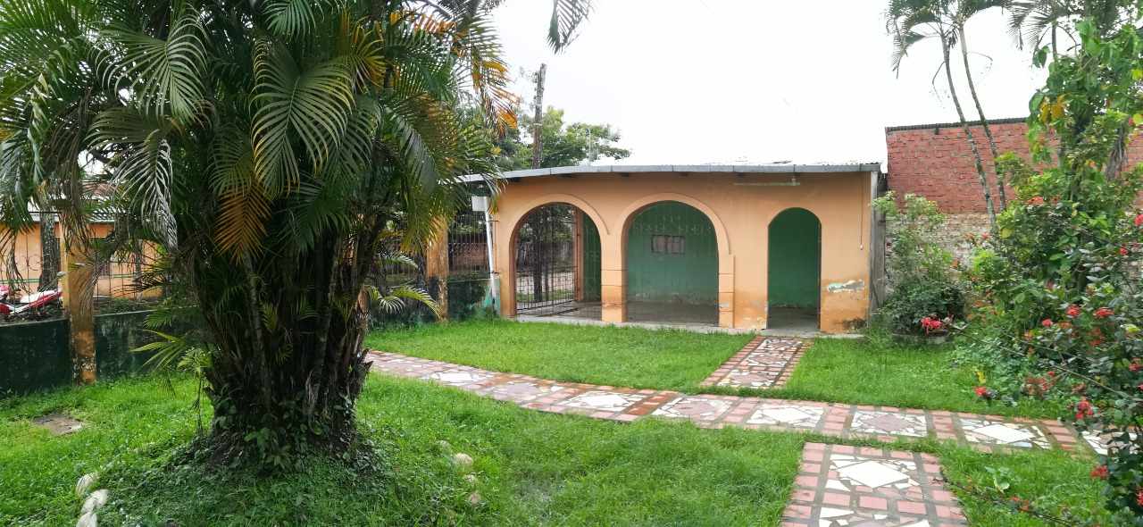 Casa en VentaBeni – San Borja, calle Junín, entre La Paz y Cochabamba, U.V.2, manz.154, lote 2, zona Pueblo Viejo.                5 dormitorios 3 baños 1 parqueos Foto 2