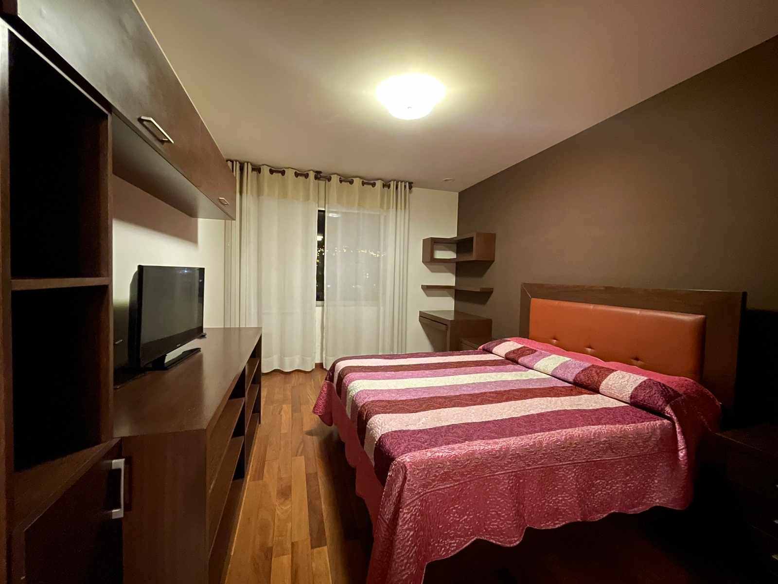 Departamento en Queru Queru en Cochabamba 3 dormitorios 2 baños 1 parqueos Foto 5